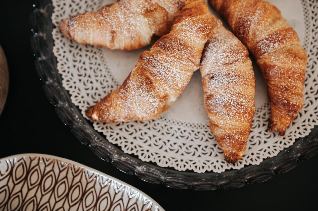 לינה וארוחת בוקר סאלבה Palazzo Frangipane מראה חיצוני תמונה